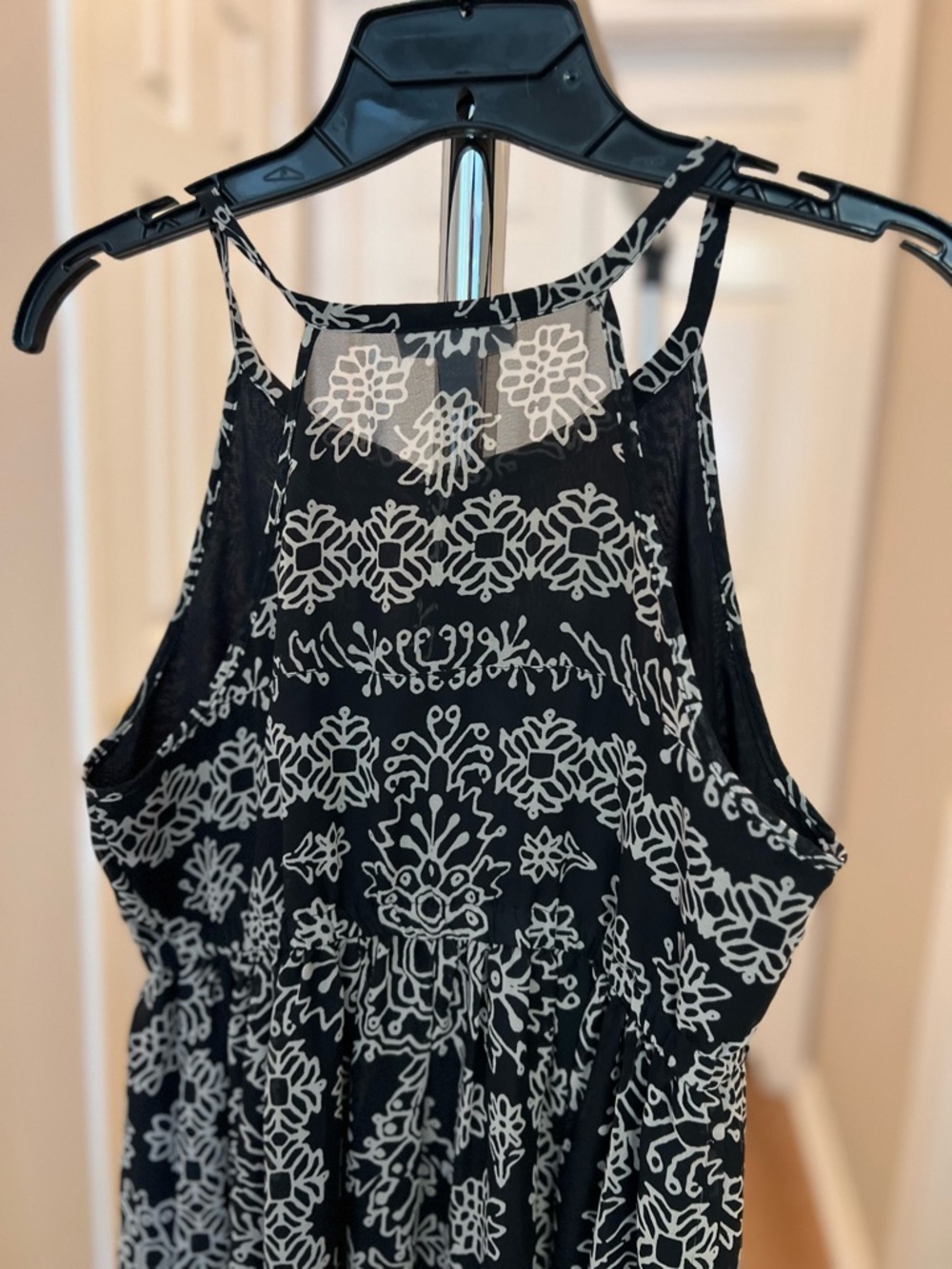 Liz Lange Maternity Black & White Floral Halter Maxi Dress - Picture 4 of 8